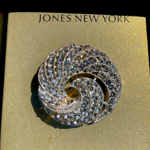 Jones New York Rhinestone Pin - Picture 3 of 4
